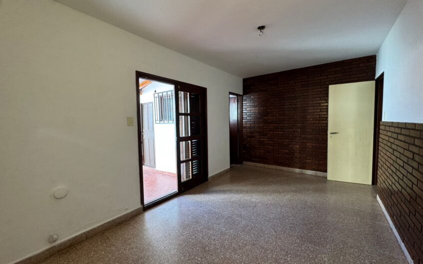 Casa 3 Dormitorios Exclusiva Zona Residencial – Alquiler