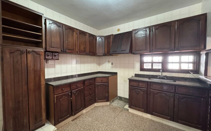 Casa 3 Dormitorios Exclusiva Zona Residencial – Alquiler
