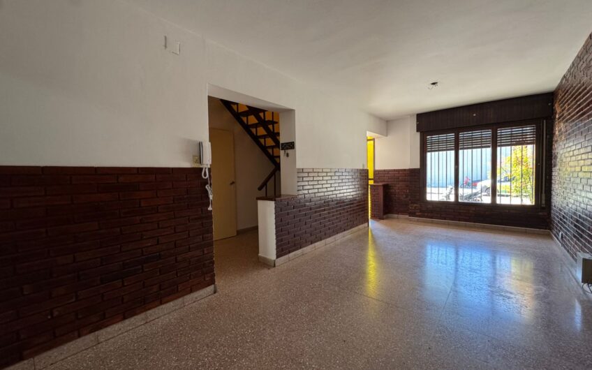 Casa 3 Dormitorios Exclusiva Zona Residencial – Alquiler