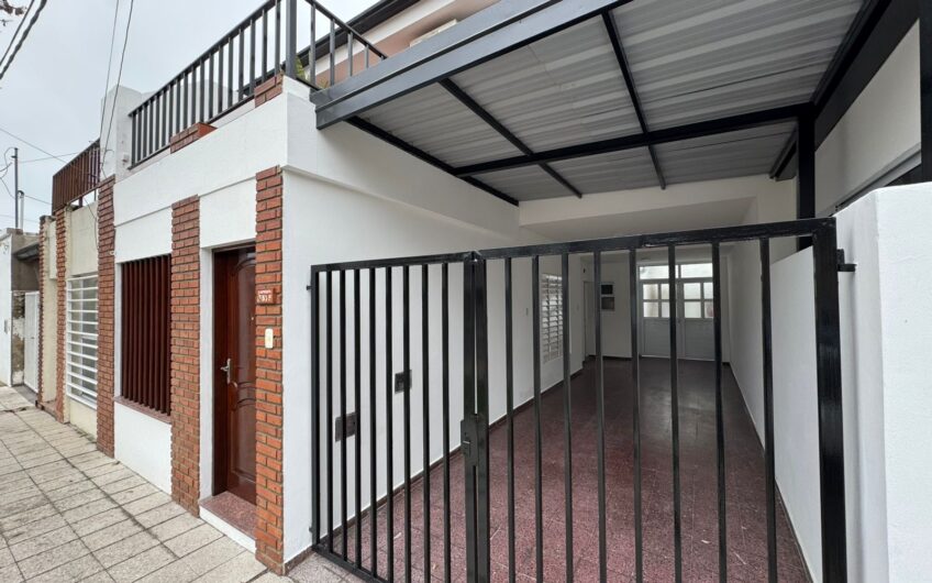 Casa 3 Dormitorios dentro de los Bulevares – Alquiler