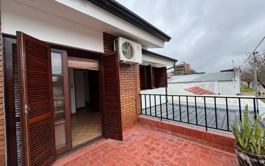 Casa 3 Dormitorios dentro de los Bulevares – Alquiler