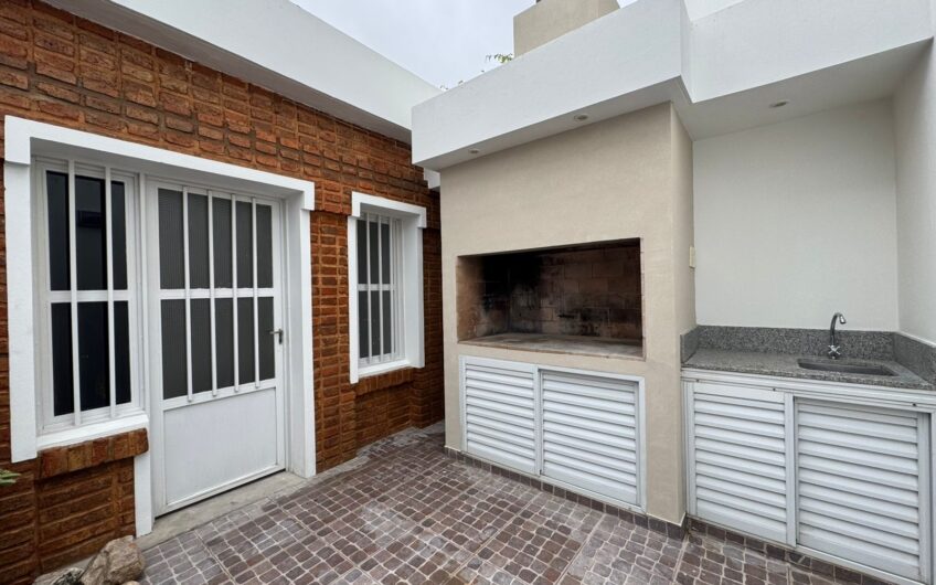 Casa 3 Dormitorios dentro de los Bulevares – Alquiler