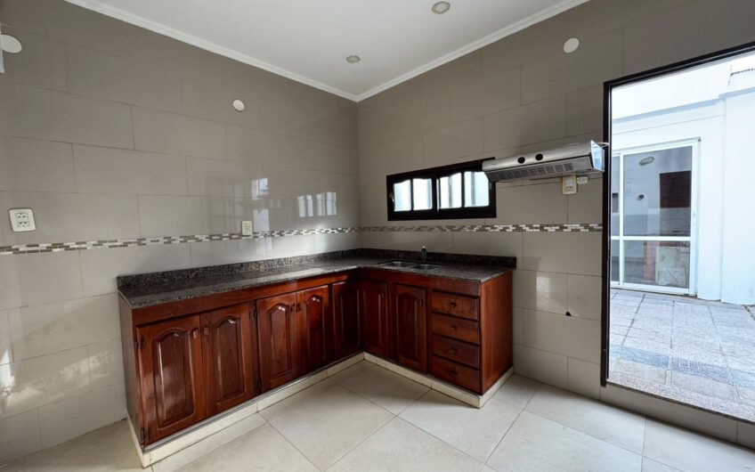 Casa 3 Dormitorios dentro de los Bulevares – Alquiler