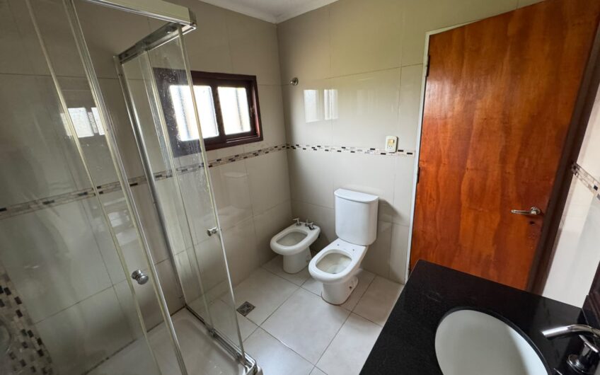 Casa 3 Dormitorios dentro de los Bulevares – Alquiler