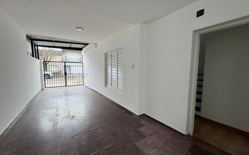Casa 3 Dormitorios dentro de los Bulevares – Alquiler
