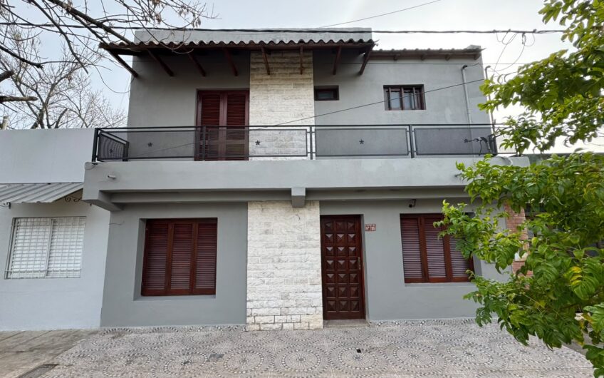 Casa 3 Dormitorios dentro de los Bulevares – Alquiler