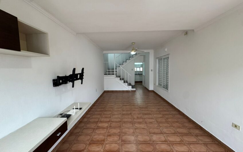 Casa 3 Dormitorios dentro de los Bulevares – Alquiler