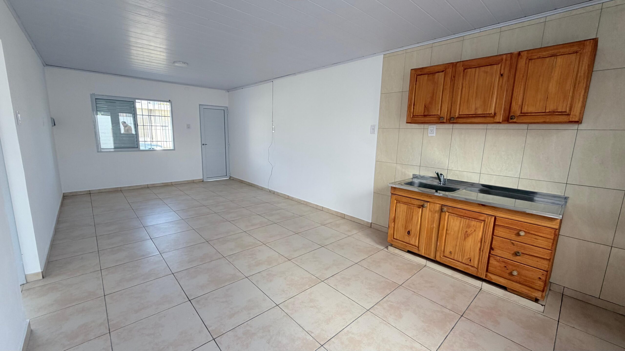 Casa Un Dormitorio con Cochera - Alquiler