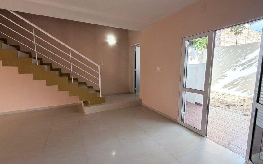 Dúplex 3 Dormitorios dentro de los Bvs c/Cochera – Alquiler