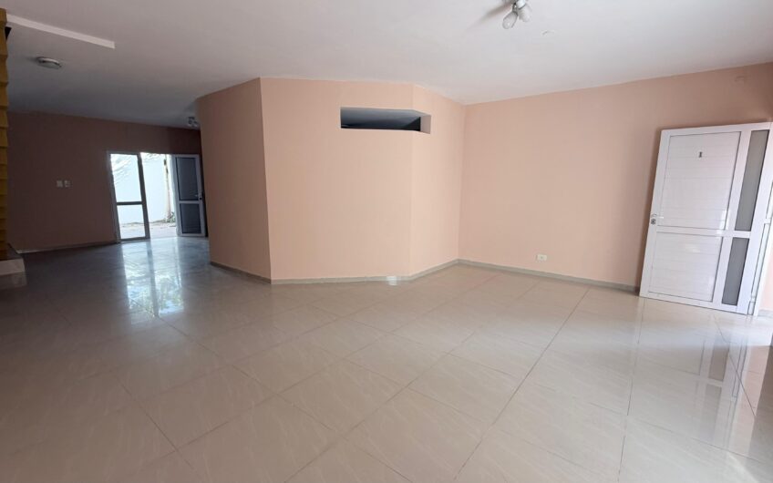Dúplex 3 Dormitorios dentro de los Bvs c/Cochera – Alquiler