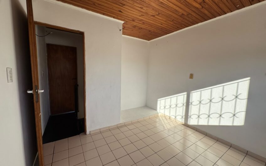 Departamento 2 Dormitorios barrio Hospital – Alquiler $350.000!