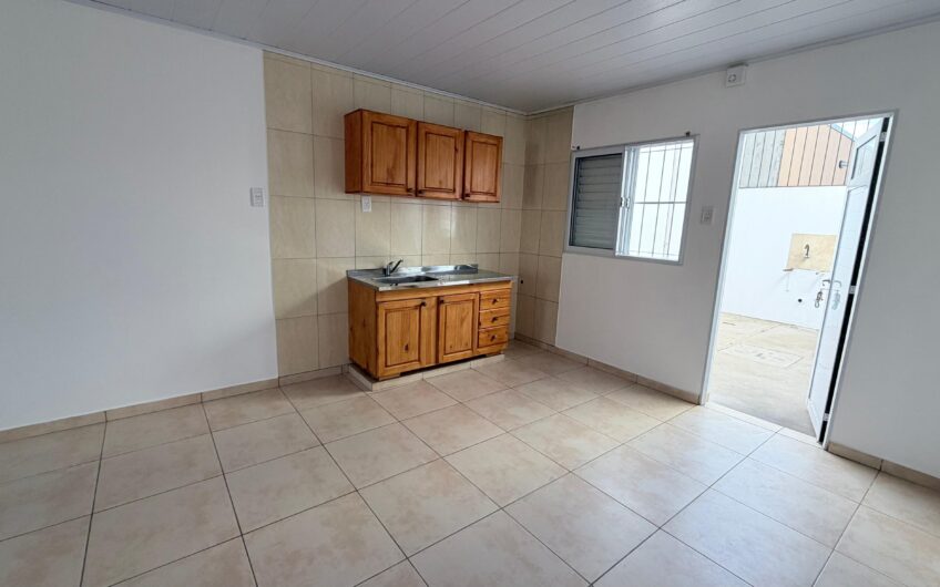 Casa Un Dormitorio con Cochera – Alquiler