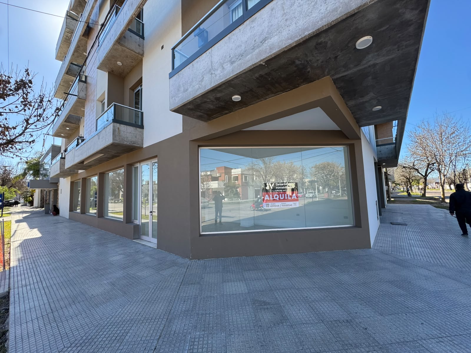 Local Comercial Amplio en esquina a Estrenar! - Alquiler