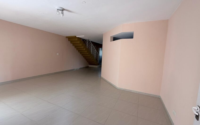 Dúplex 3 Dormitorios dentro de los Bvs c/Cochera – Alquiler