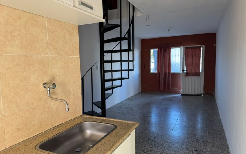Departamento 2 Dormitorios barrio Hospital – Alquiler $350.000!