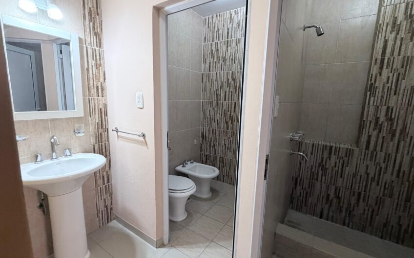 Dúplex 3 Dormitorios dentro de los Bvs c/Cochera – Alquiler
