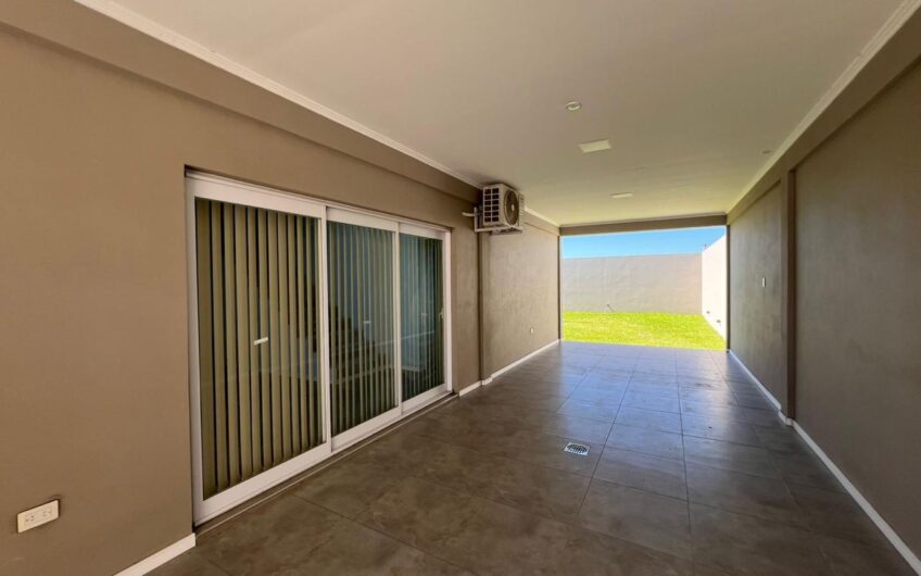 Casa Un Dormitorio Amplia en loteo Las Lilas – Alquiler