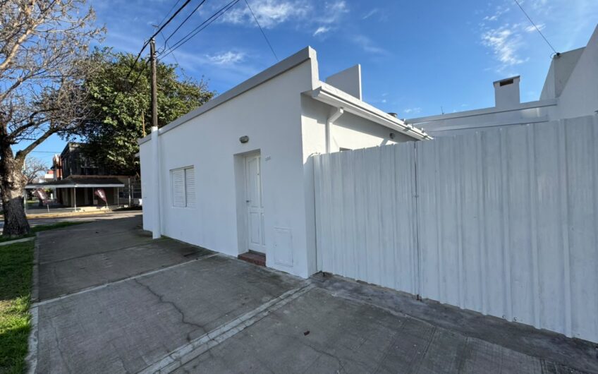 Casa 2 Dormitorios dentro de los Bvs – Alquiler