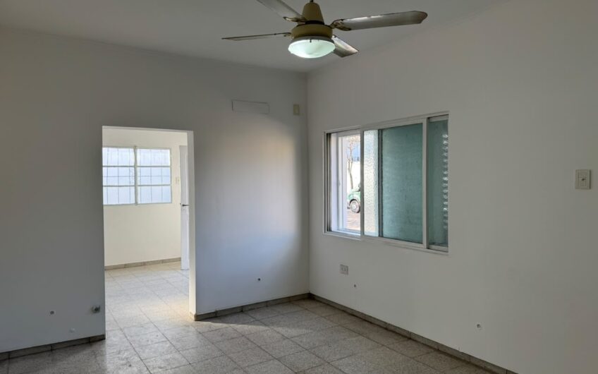 Casa 2 Dormitorios dentro de los Bvs – Alquiler