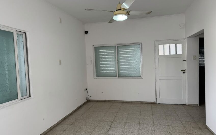 Casa 2 Dormitorios dentro de los Bvs – Alquiler