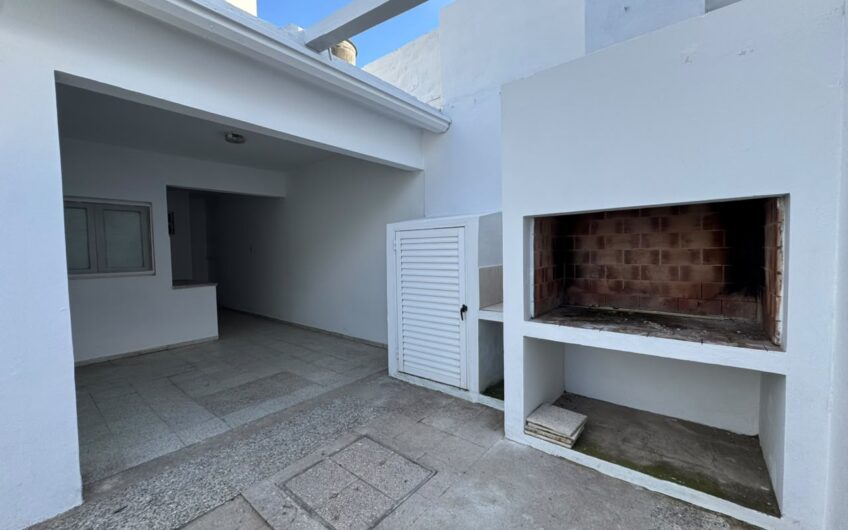 Casa 2 Dormitorios dentro de los Bvs – Alquiler
