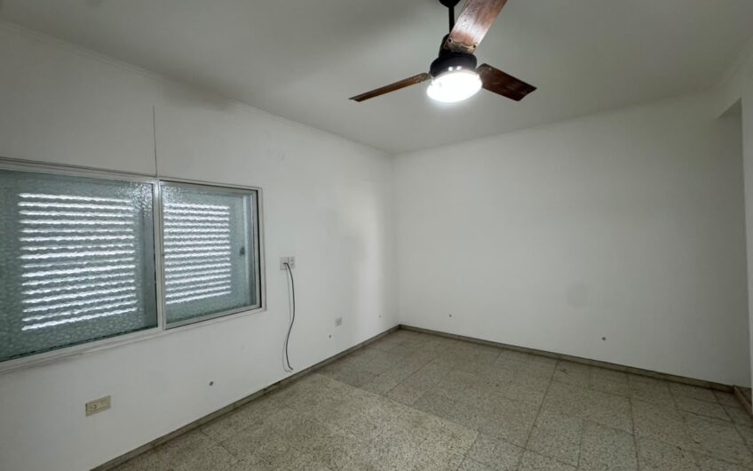 Casa 2 Dormitorios dentro de los Bvs – Alquiler