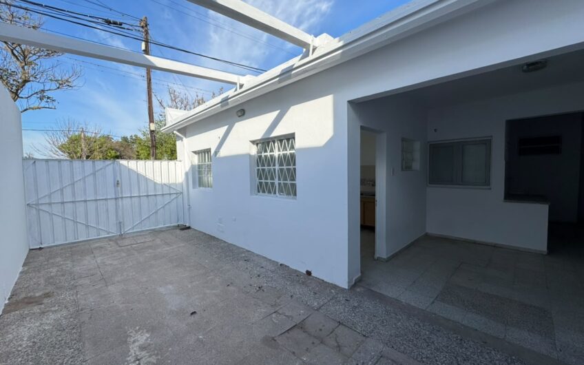 Casa 2 Dormitorios dentro de los Bvs – Alquiler