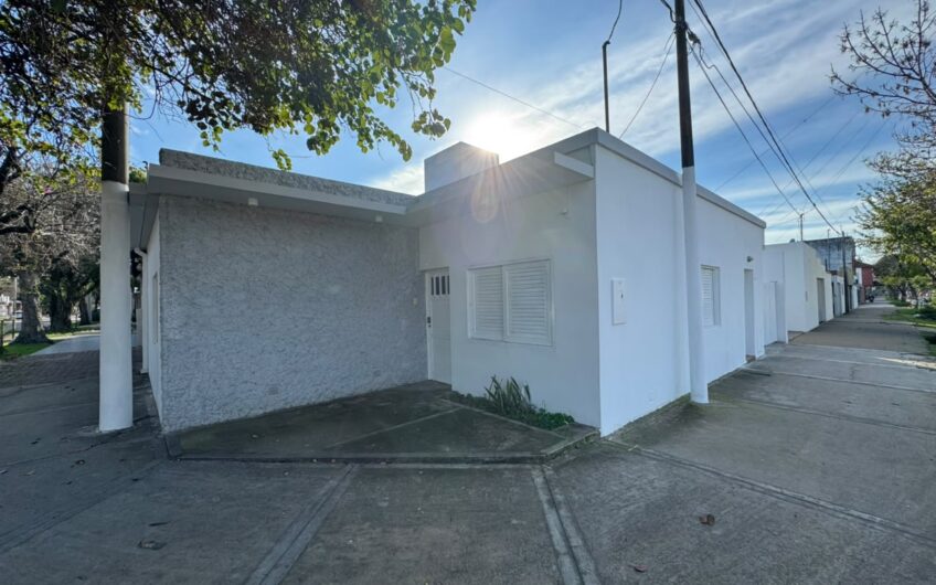 Casa 2 Dormitorios dentro de los Bvs – Alquiler